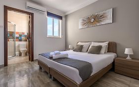 F11 Room 1, Private Double Room With Private Bathroom In Shared Flat
