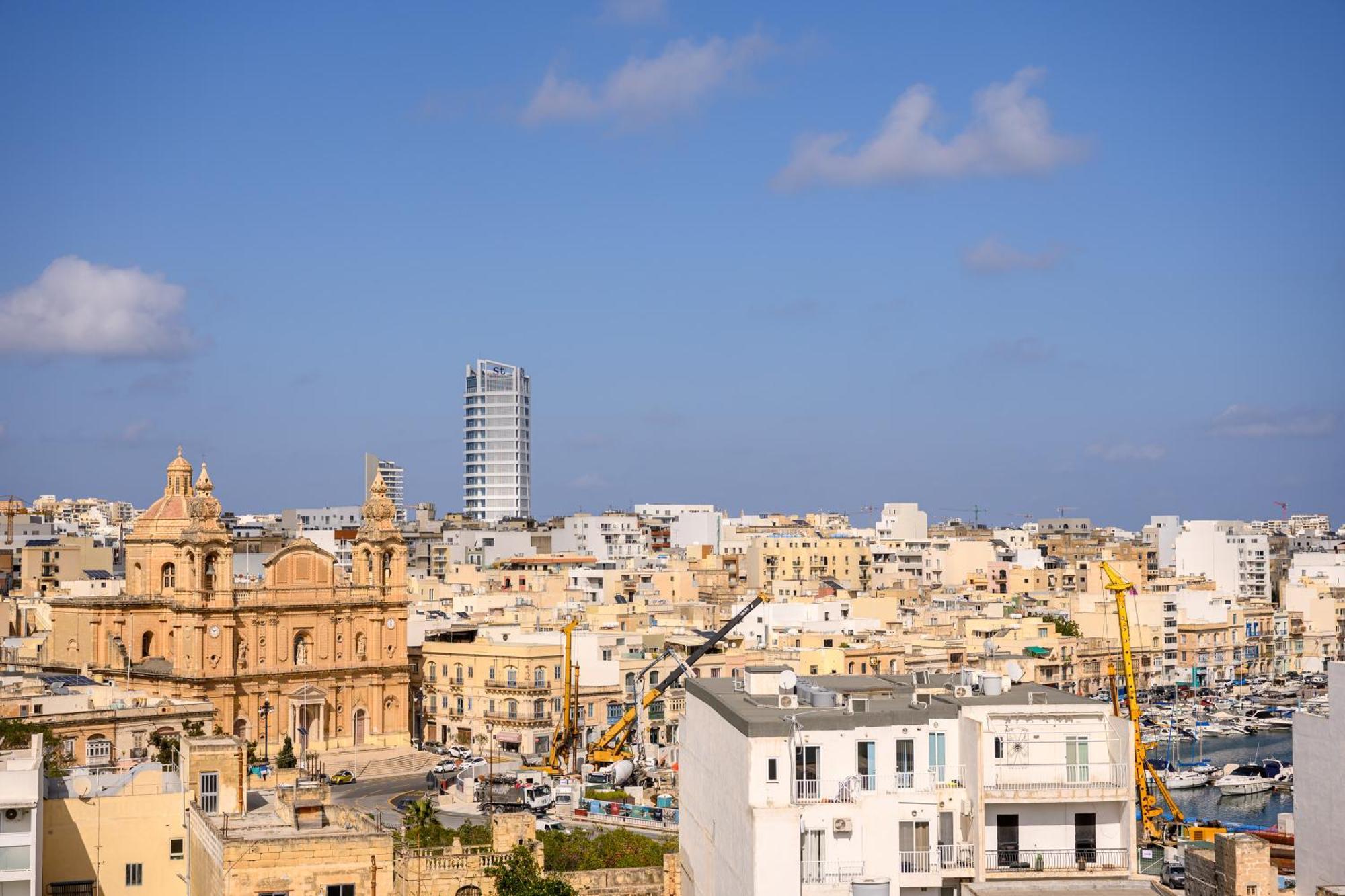 F11 Room 1, Private Double Room With Private Bathroom In Shared Flat Msida Esterno foto