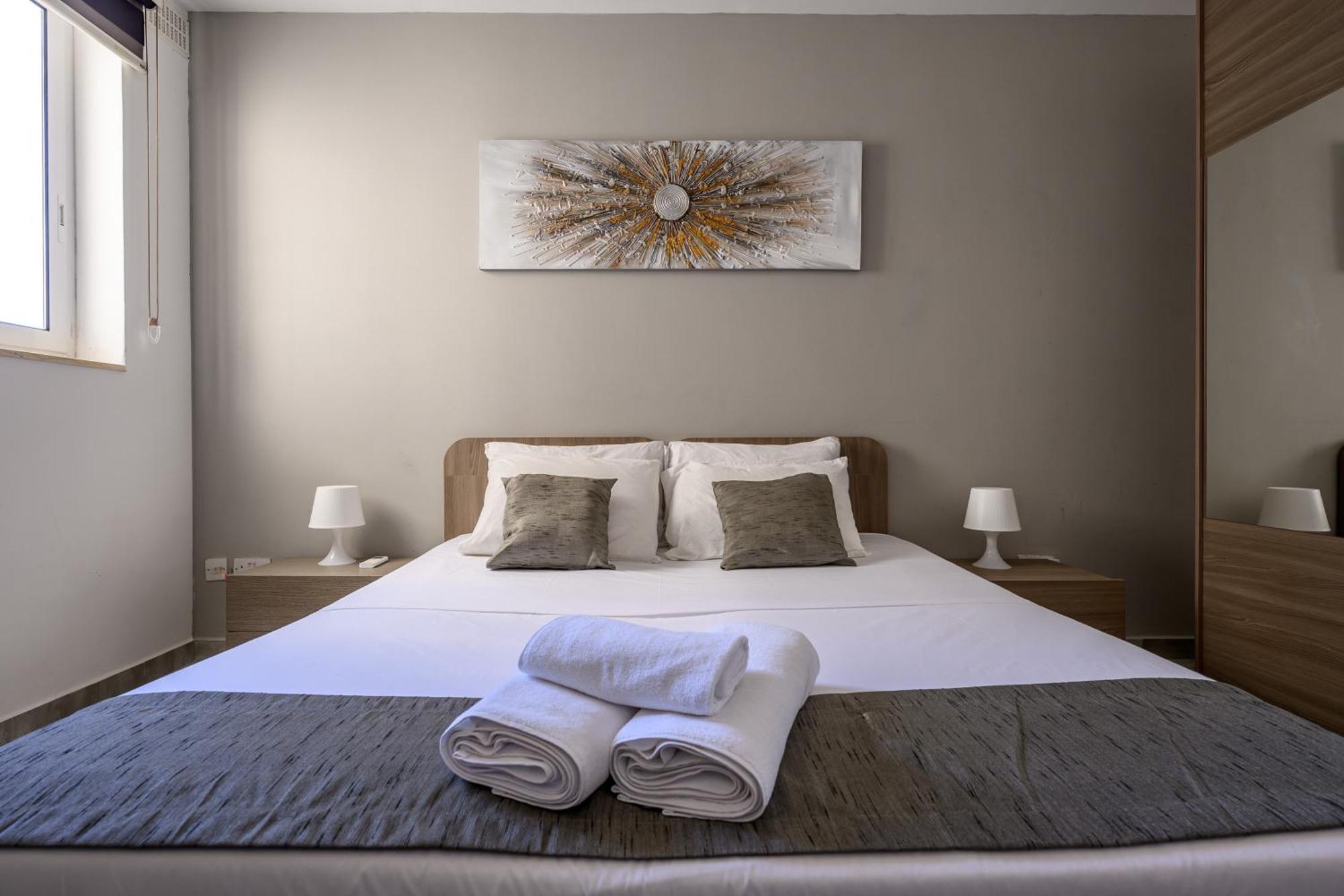 F11 Room 1, Private Double Room With Private Bathroom In Shared Flat Msida Esterno foto