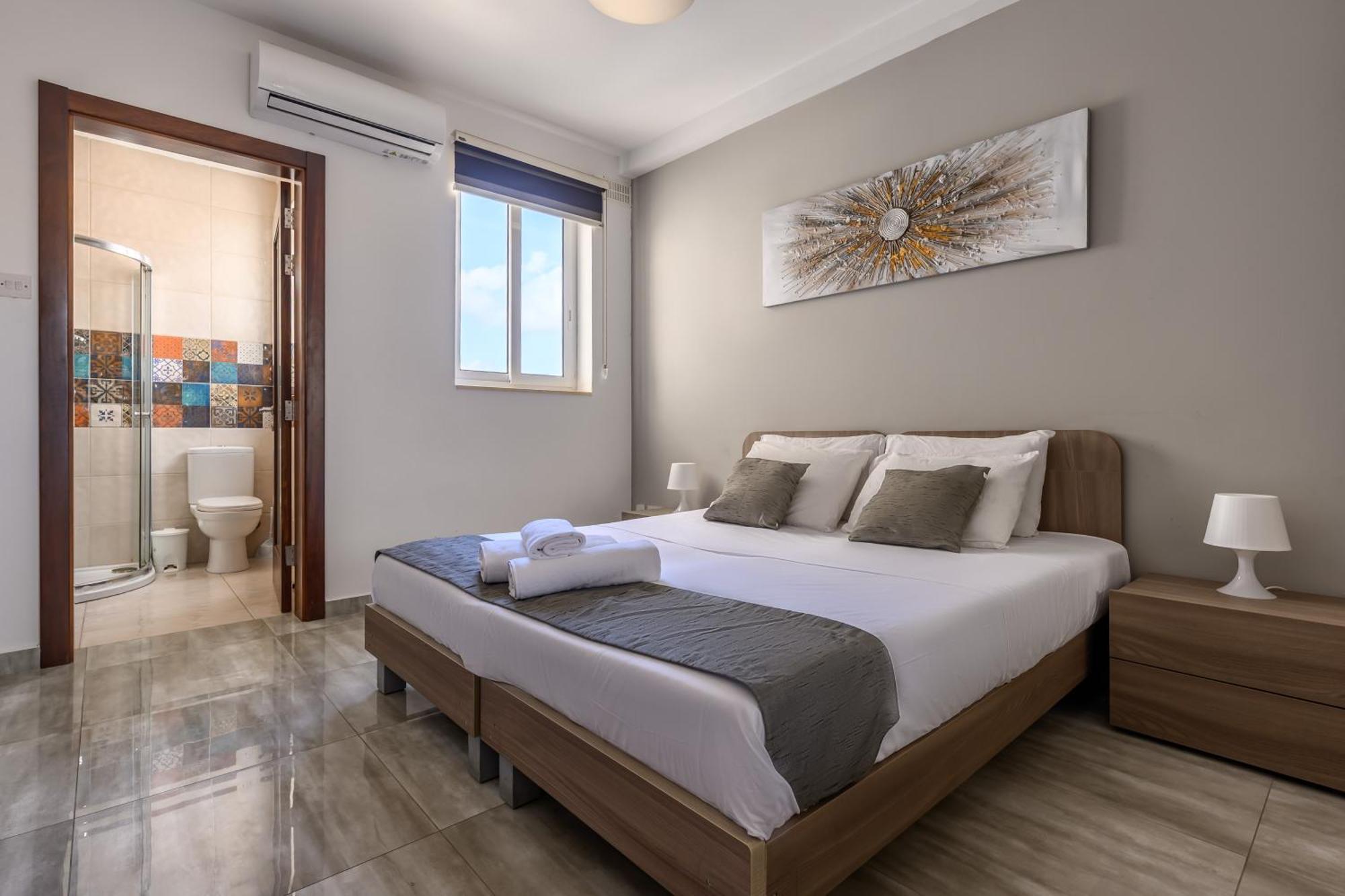 F11 Room 1, Private Double Room With Private Bathroom In Shared Flat Msida Esterno foto